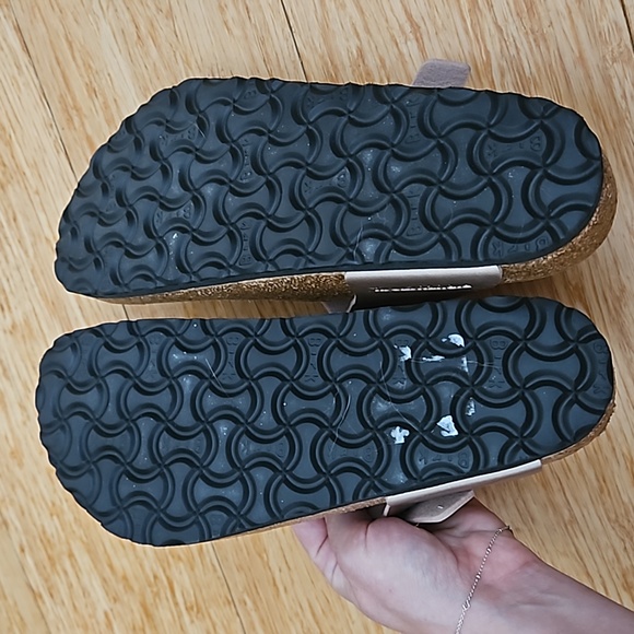 Birkenstock Gizeh Birko-Flor Flip Flop - Size 37, Shade Copper Metalic - Picture 2 of 4